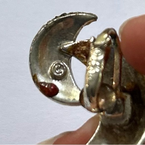 Elegant Vinatge Silver tone half moon clip on Earrings - Picture 7 of 7